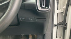 Volvo Xc40 2.0 T4 Momentum Pro 5dr AWD Geartronic Petrol Estate